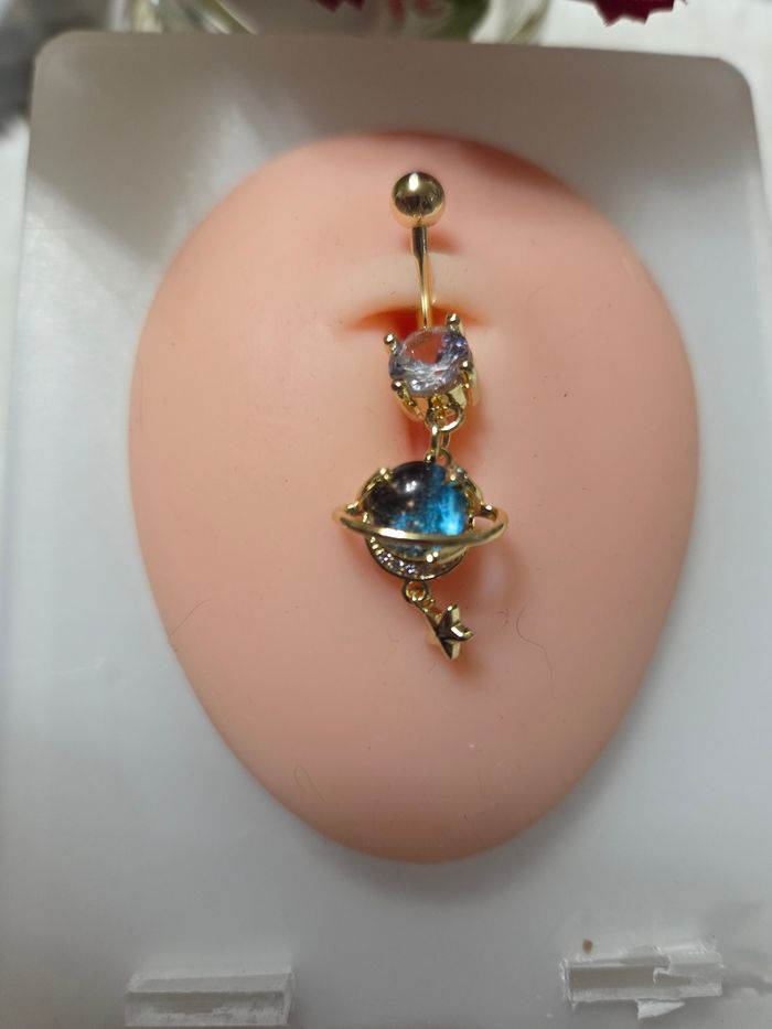 Piercing nombril gold planète - photo numéro 2