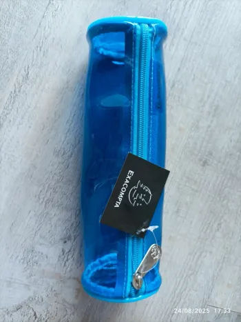 Trousse translucide bleue