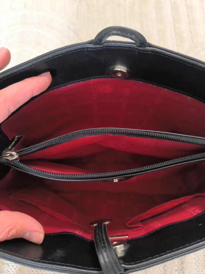 Sac a main cuir noir et rouge Lancaster bon état - photo numéro 11