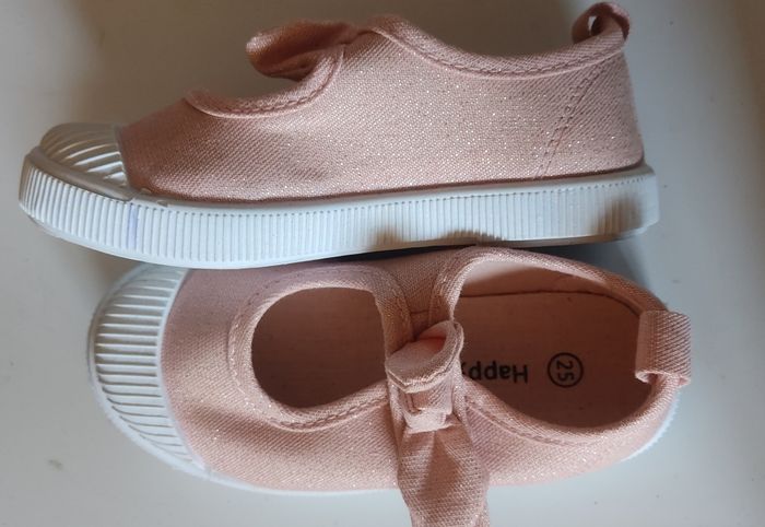 Chaussures fille neuve taille 25 - photo numéro 3