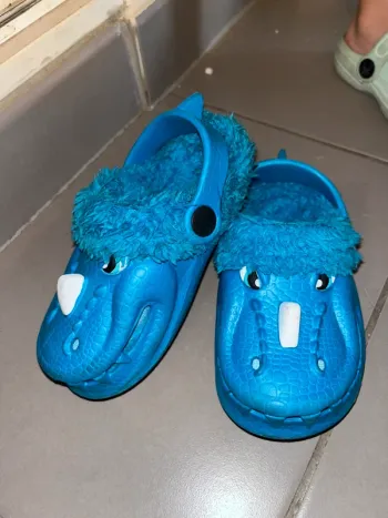 Sabot style Crocs moumoute dragon