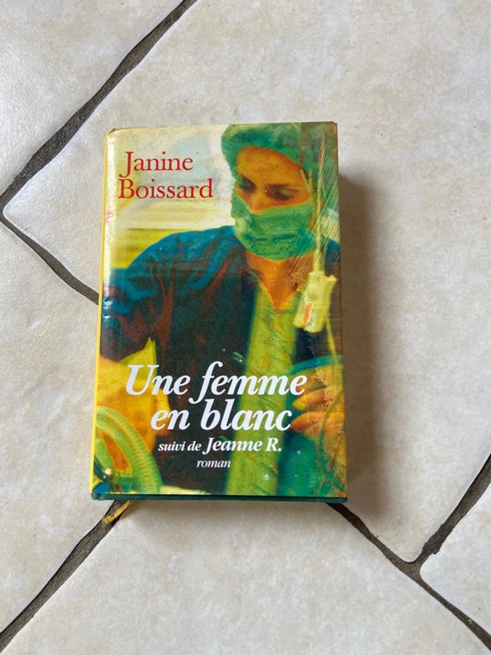 Une femme en blanc