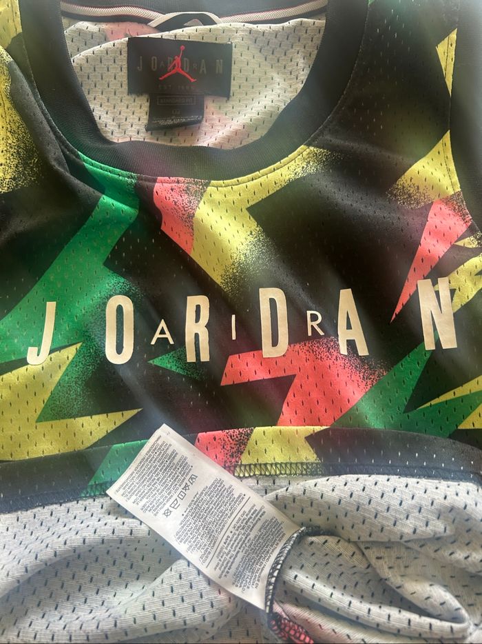 Maillot Jordan taille S/M comme neuf très bon état - photo numéro 2