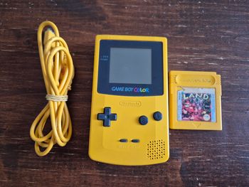 Console Nintendo gameboy color game boy jaune et jeu