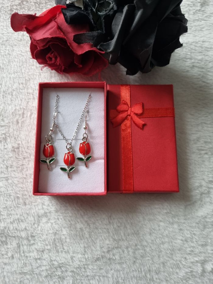 Ensemble bijoux pendentif tulipe argenté