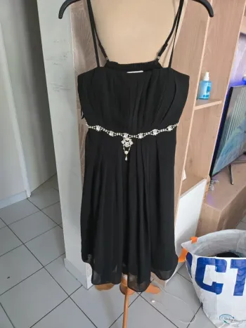 Robe taille 38 noir fete