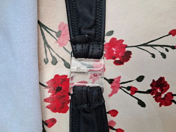 Très joli haut de maillot de bain / sport aquatique noir - T38-40 - photo numéro 3