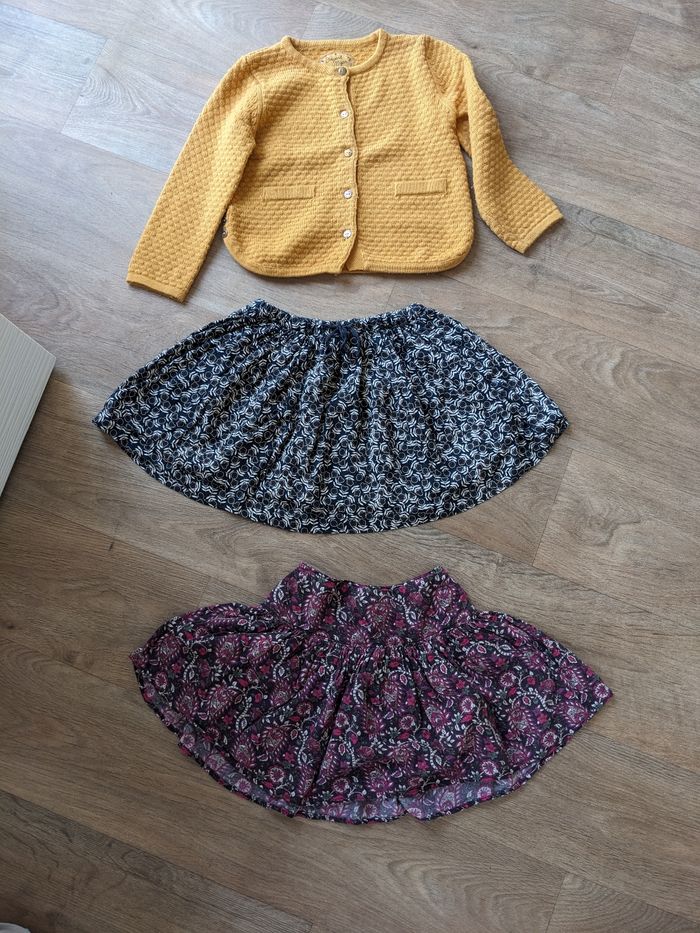 Lot gilet et jupes sergent major et Monoprix 4 ans