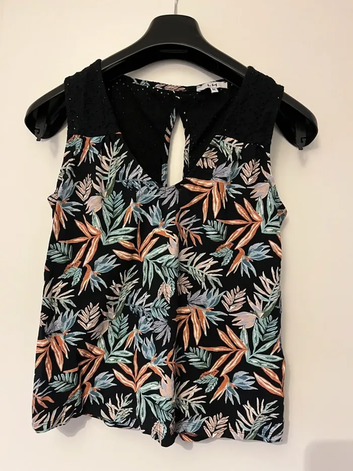 Top débardeur dentelle motifs feuillages