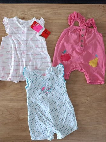 Lot 23 vêtements bébé fille en 1 mois