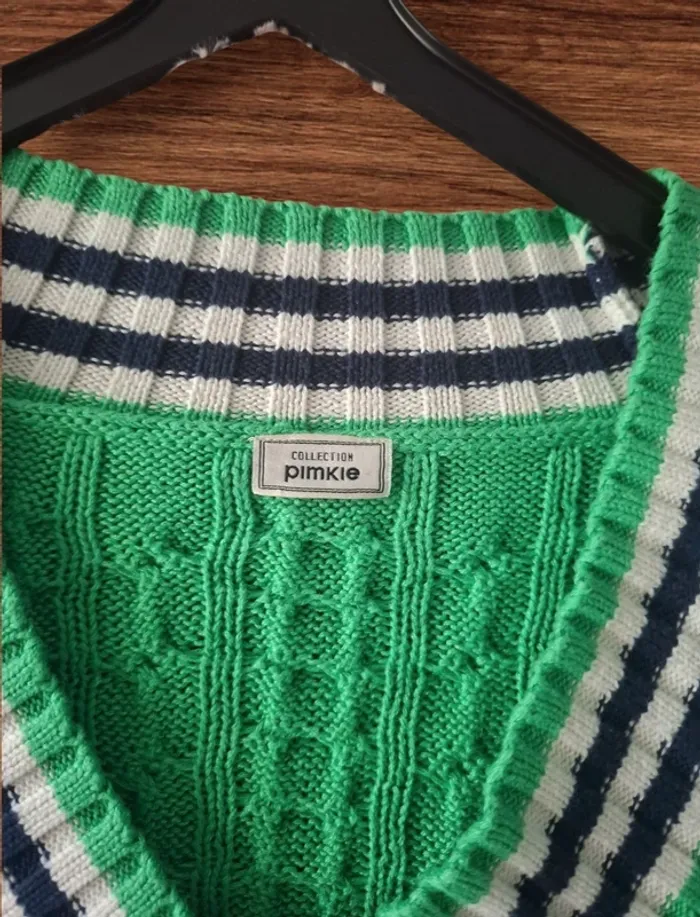 Pull col V style universitaire – Taille M 💚 - photo numéro 2