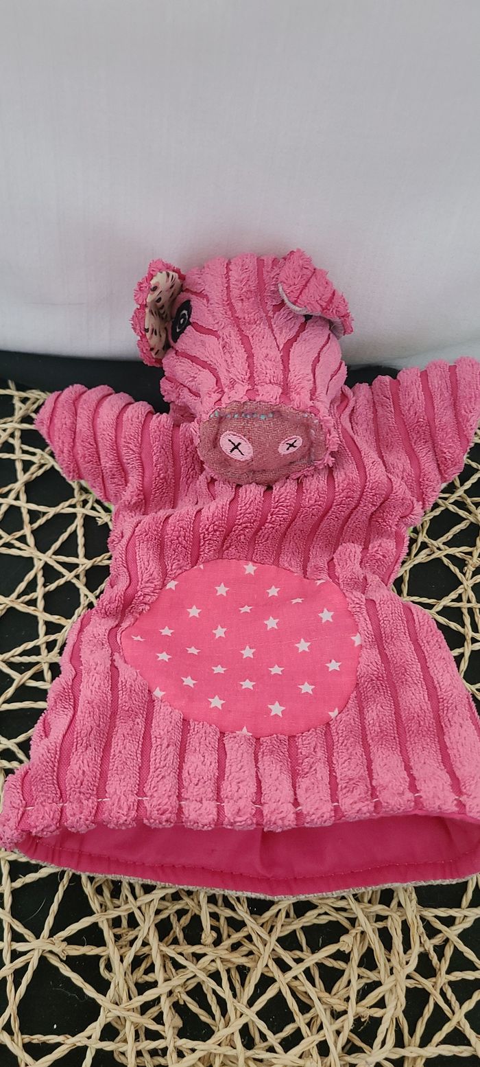 doudou marionnette cochon rose COMEDY DEGLINGOS