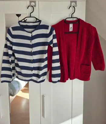 Lot 2 gilets pulls enfant fille taille 8 ans C&A