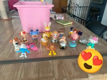 Figurines  macdo  et  autre