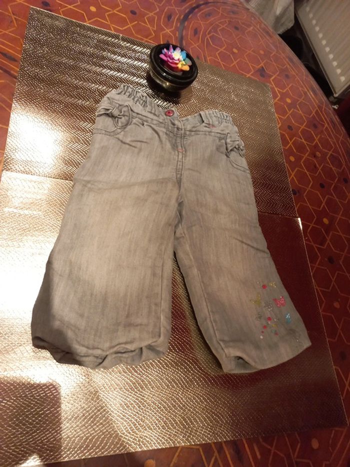 Beau jean gris clair 12 mois