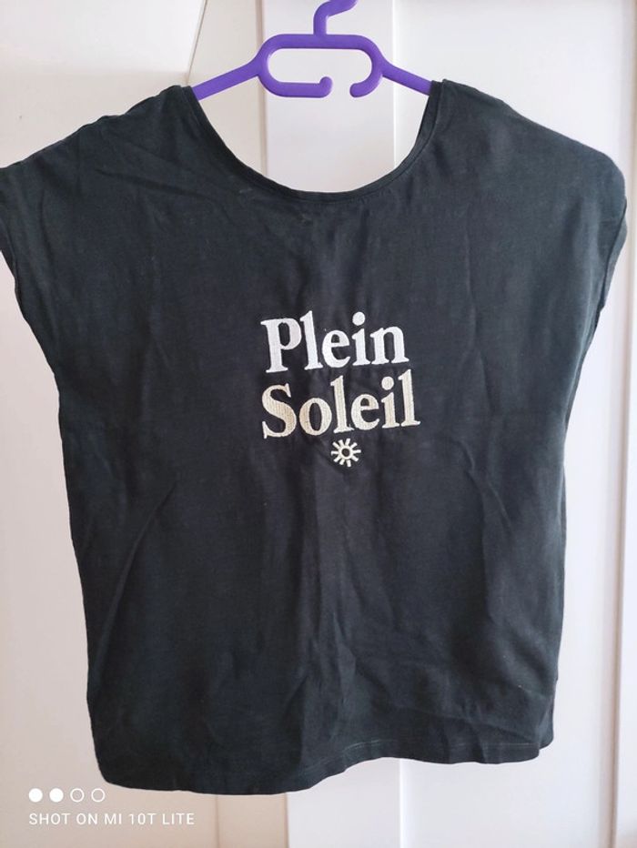 T-shirt noir tape à l'oeil