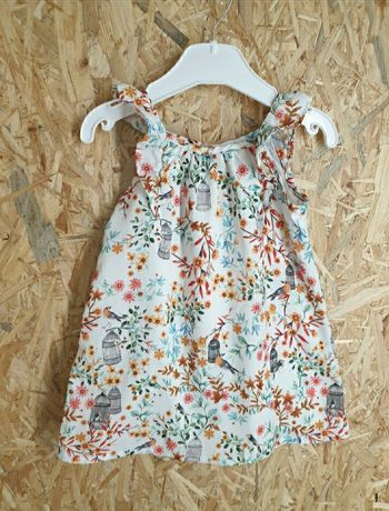 Superbe robe motifs fleurs et oiseaux 12 mois