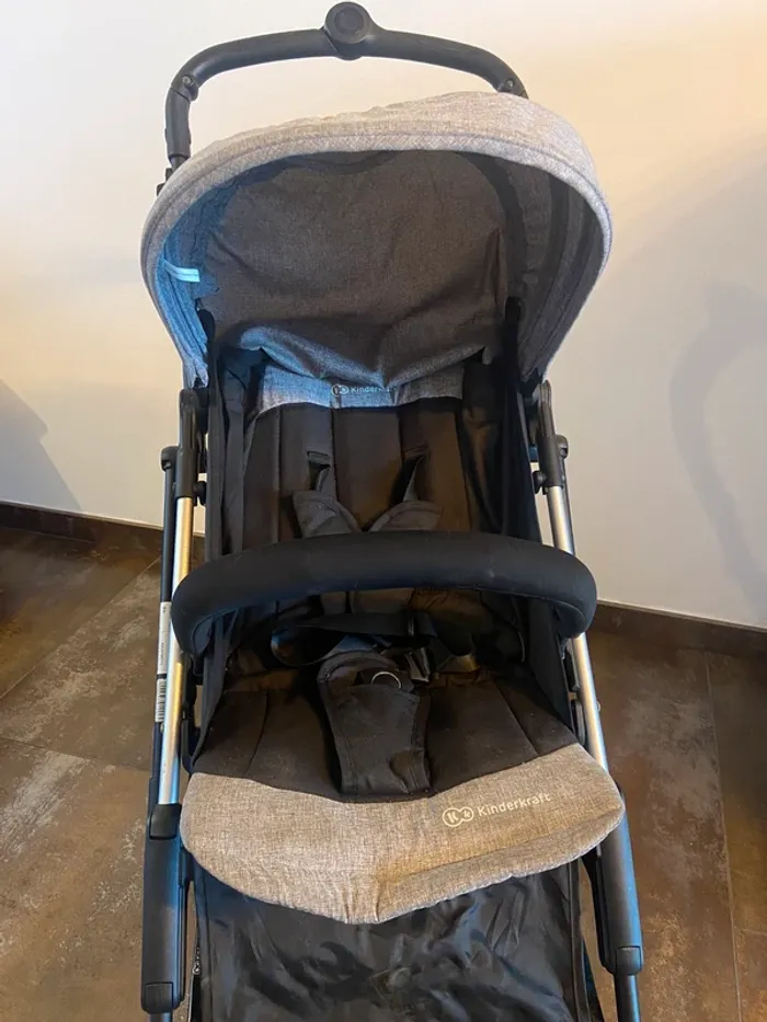 Poussette compacte. - photo numéro 4