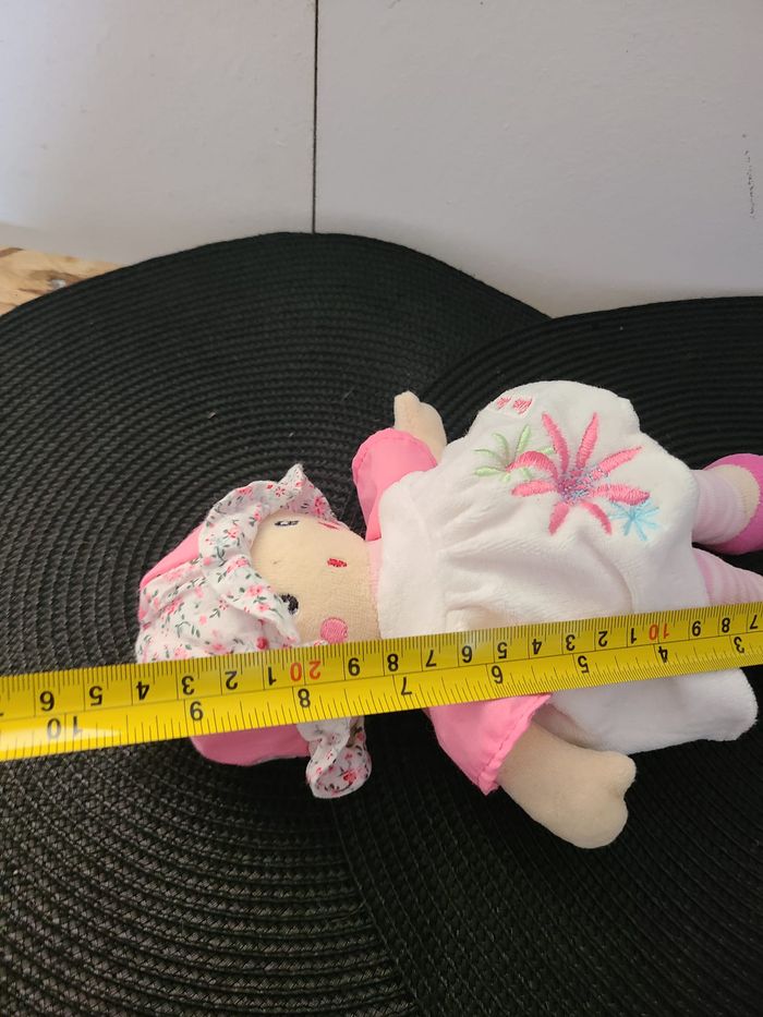 Doudou Poupée Fille Rose Robe Chapeau Fleur que du bonheur - photo numéro 3