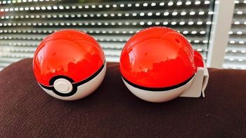 Lot de 2 pokeballs