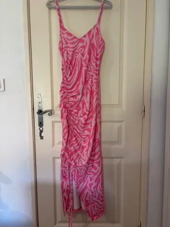 Robe longue rose imprimé zébré – Jennyfer