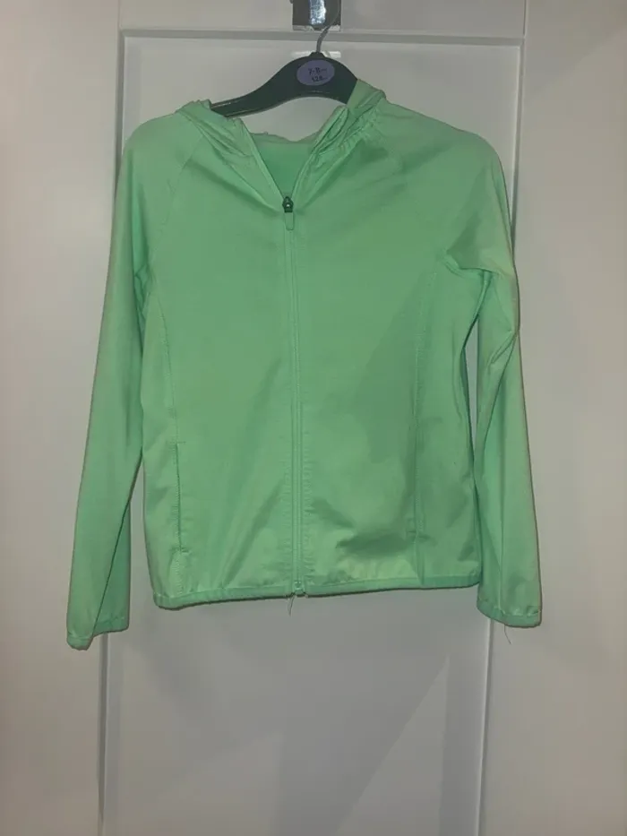 Girls zip up green hoody Dunne’s age 8-9 8 ans / 128 cm·Très bon état·Dunnes - photo numéro 3
