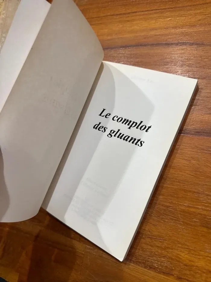 Livre le complot des gluant - photo numéro 4