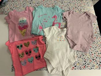 Lot t-shirt et bodies manches courtes