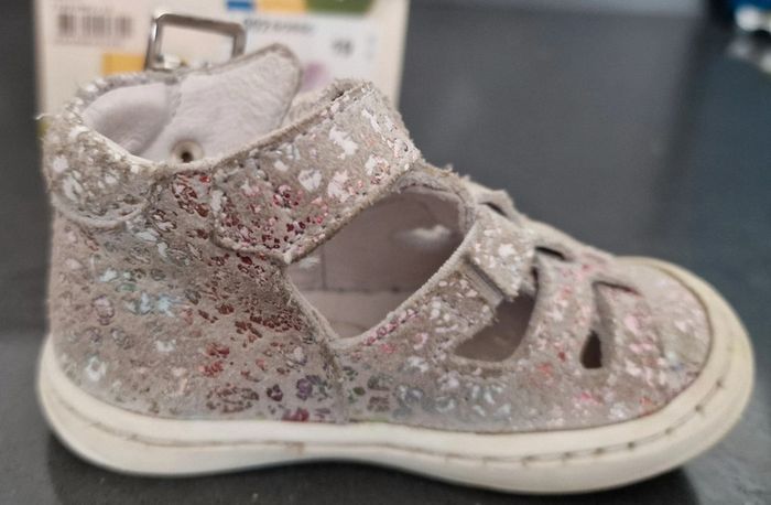 Chaussures 👟 1er pas babies T19 (BE avec défaut) - photo numéro 4
