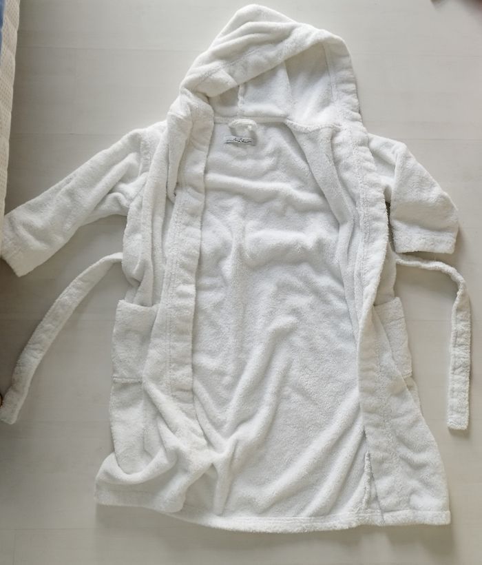 Peignoir blanc à capuche en coton - photo numéro 2