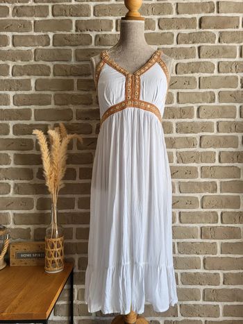 Robe neuve hippie chic bohème blanche avec broderies - Fashion Labelle