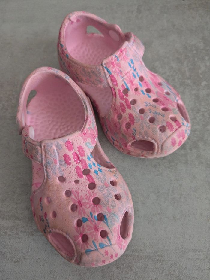 Jolies crocs bébé fille roses - photo numéro 2