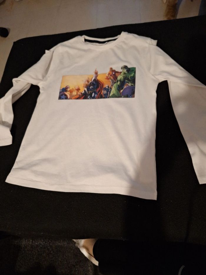 Tee shirt manches longues garçon blanc logo avenger T 140 très bon etat