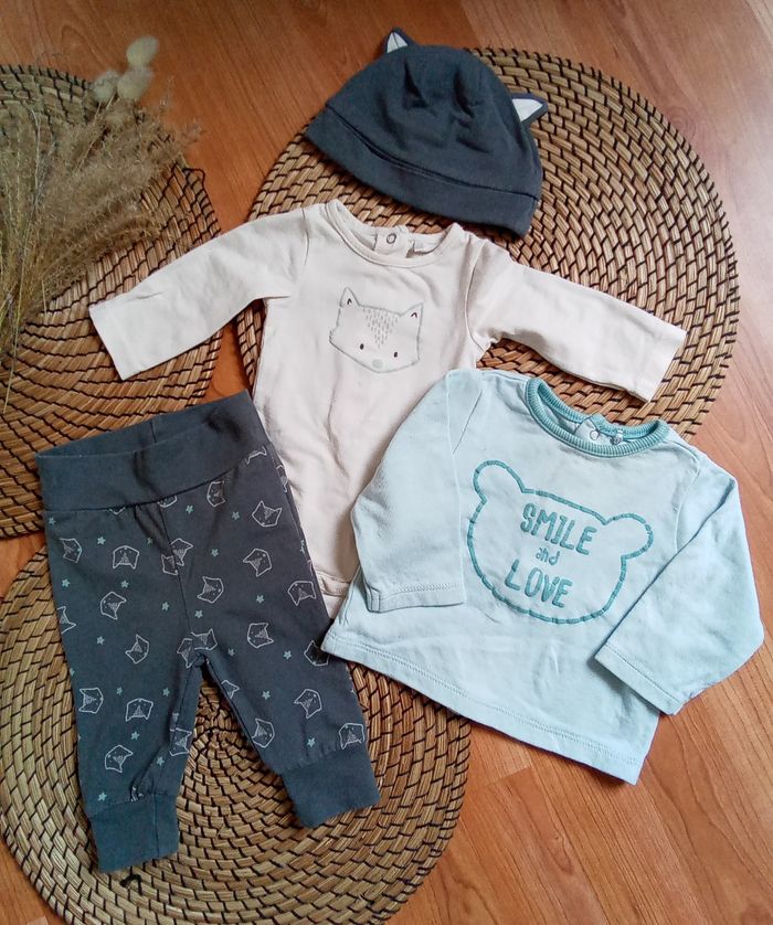 Ensemble pantalon + body + chapeau + tee shirt offert Orchestra taille 1 mois