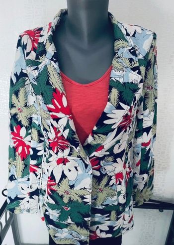 Jolie veste Escandelle paris taille 38 neuve