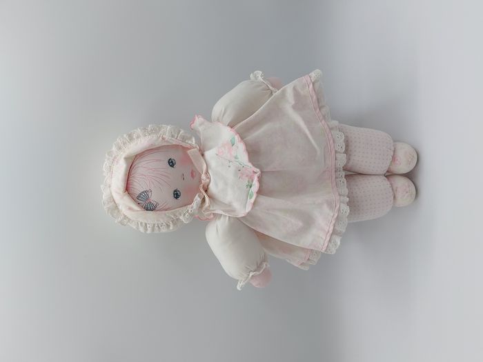 Peluche ancien doudou poupée tissu 35 cm robe fleur barrette papillon vintage ETAT MOYEN