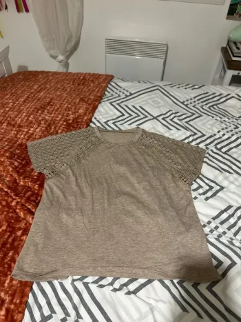 T-shirt taupe