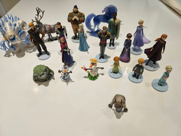 Figurines