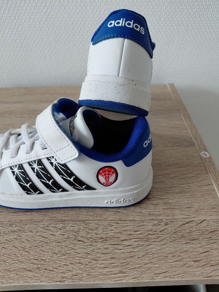 Baskets Adidas Marvel 28 - photo numéro 3