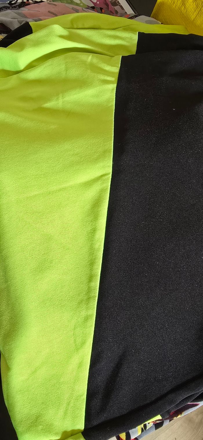 Robe noire et fluo - photo numéro 8
