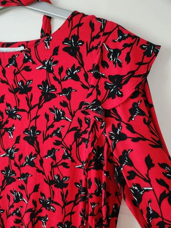Robe fluide volants rouge noir fleurs Promod
