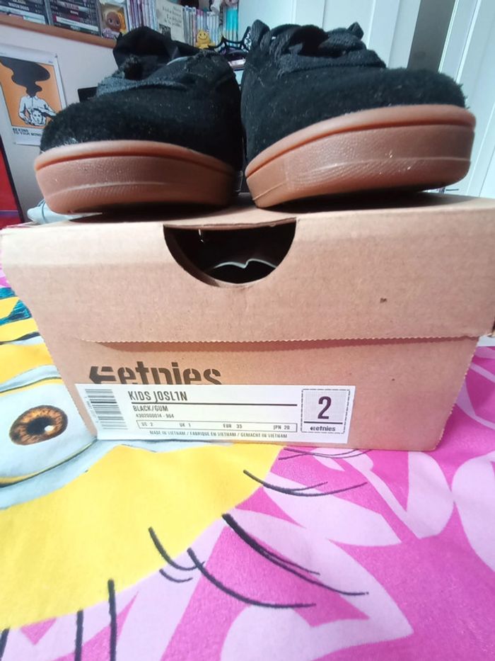 Etnies noires 33 neuves - photo numéro 3