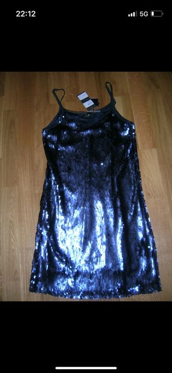 Belle robe de fêtes bleu marine paillettes mattes so allure neuve s