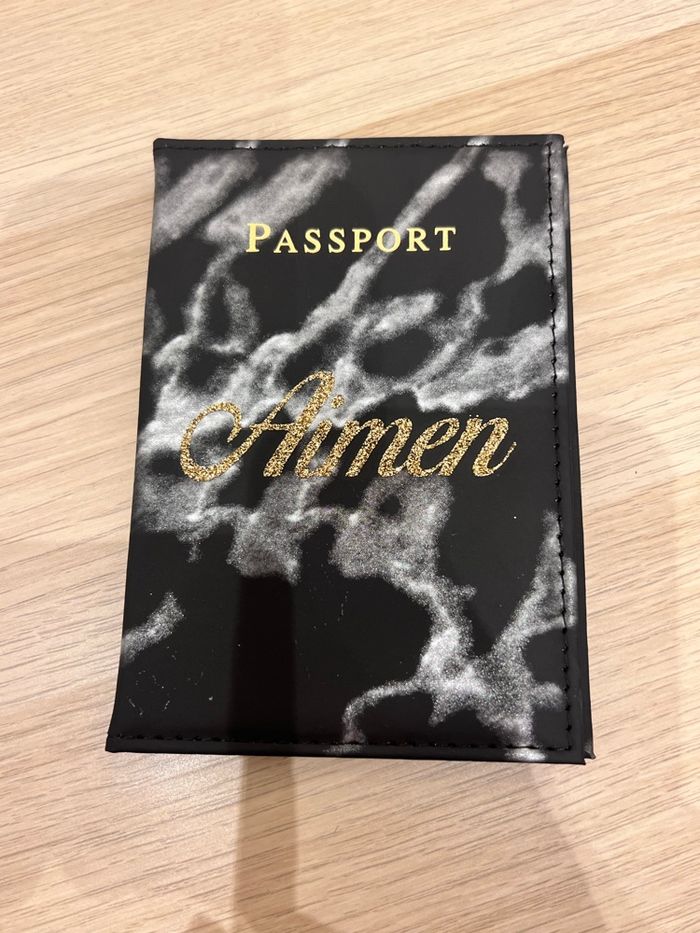 Étui passeport personnalisé - photo numéro 2