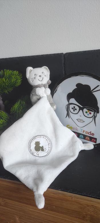 Doudou Léo chat Prémaman Orchestra blanc mouchoir gris écharpe pois souris Point