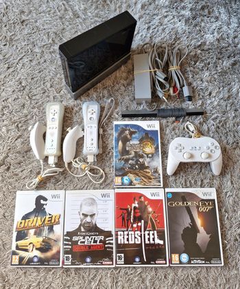 Lot Console Nintendo Wii Noire + 3 Manettes & 5 Jeux