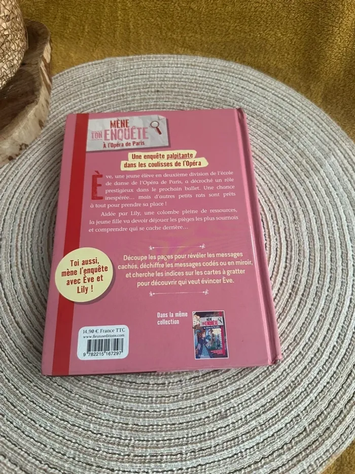 Livre Mène Ton Enquête - photo numéro 2