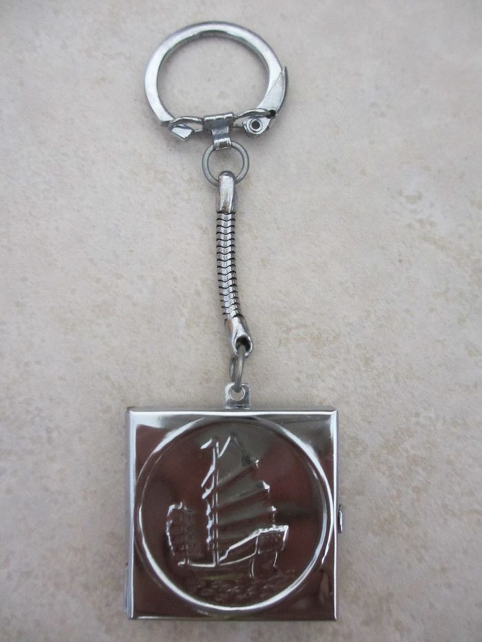 Porte-clés en métal cœur Love - photo numéro 2