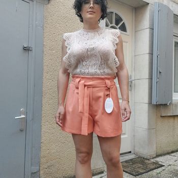 Joli short neuf taille unique