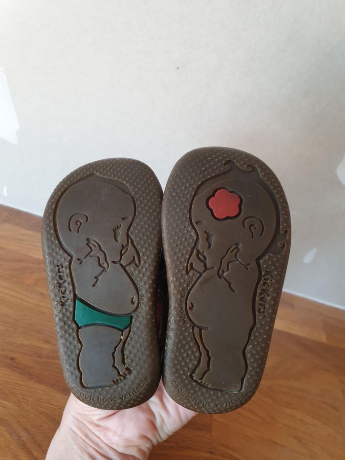 Nu pied kickers pointure 18 - photo numéro 2